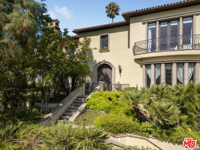 1041 Summit Drive, Beverly Hills, CA 90210