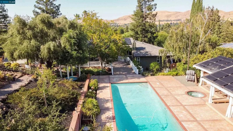 5582 Merritt Court, Concord, CA 94521-4740