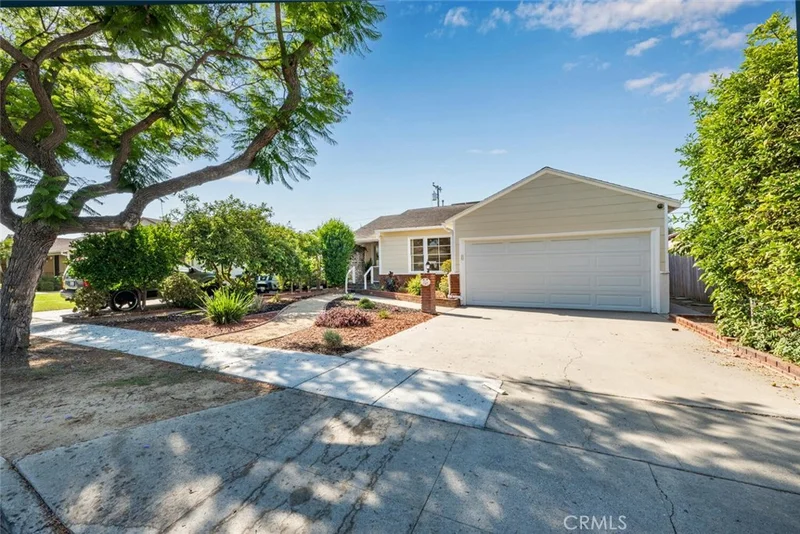 2734 Warwood Road, Lakewood, CA 90712