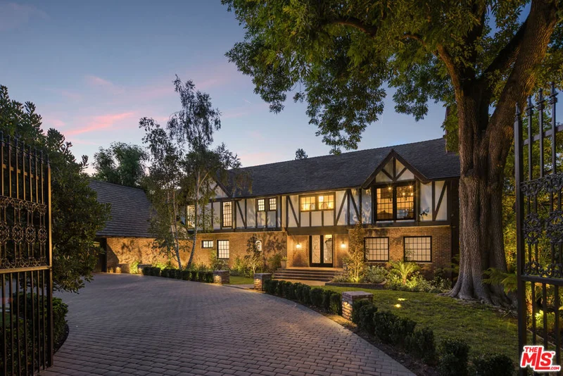 4554 White Oak Avenue, Encino, CA 91316