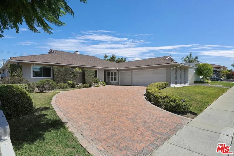 5577 W 63rd Street, Los Angeles, CA 90056