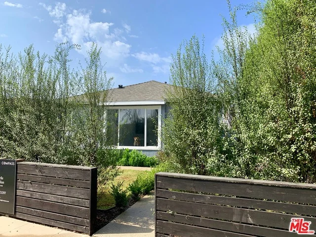 2555 Walnut Avenue, Venice, CA 90291