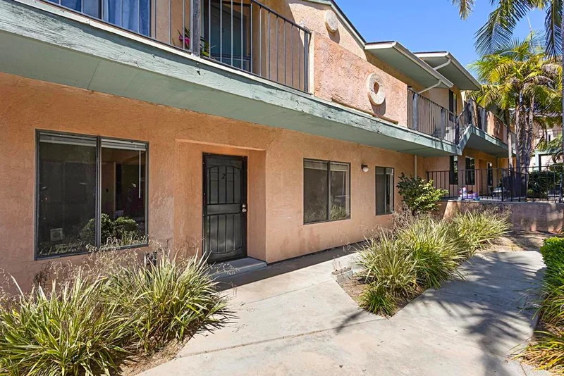 552 Canyon Dr 2, Oceanside, CA 92054