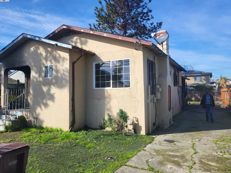 1123 92nd Ave, Oakland, CA 94603