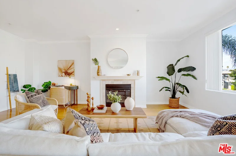 4568 W 1st Street 212, Los Angeles, CA 90004