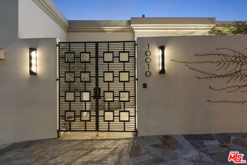 10010 Reevesbury Drive, Beverly Hills, CA 90210
