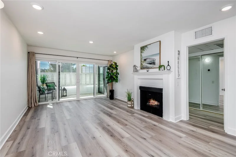 225 N Rose Street 212, Burbank, CA 91505