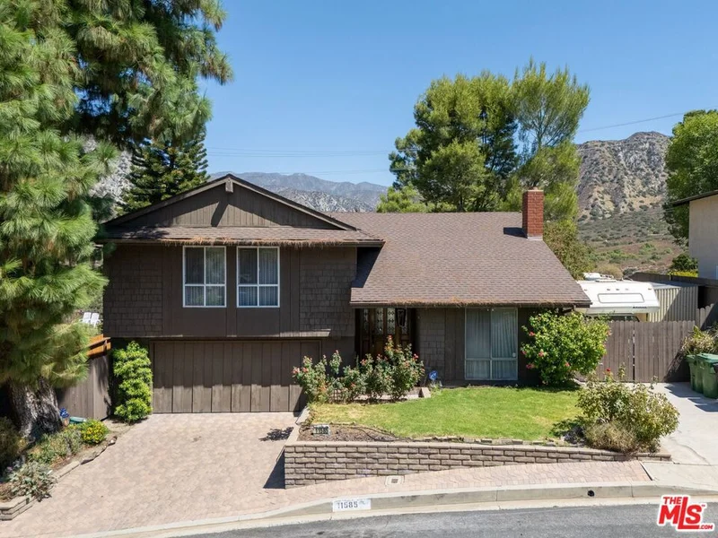 11585 Dellmont Drive, Tujunga, CA 91042