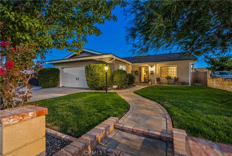 5560 W Avenue M4, Lancaster, CA 93536