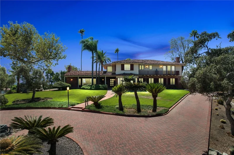 890 Hillcrest Dr., Pomona, CA 91768