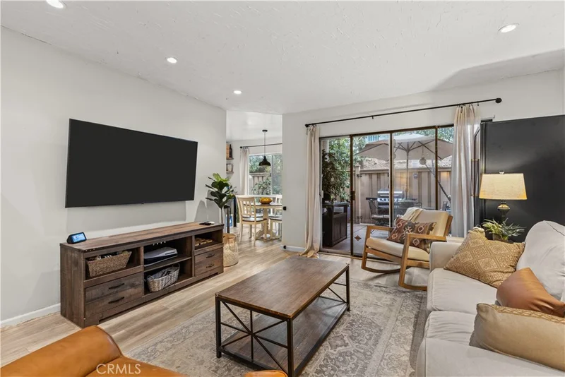 1010 Palm Avenue 108, West Hollywood, CA 90069