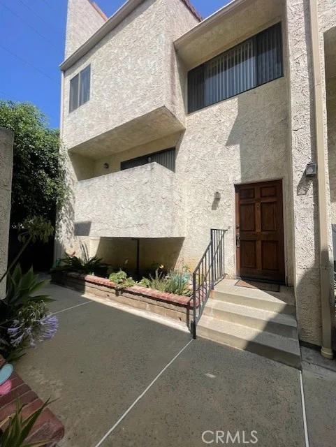 555 W Wilson Avenue 10, Glendale, CA 91203