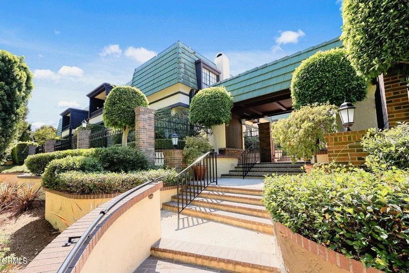 885 S Orange Grove Boulevard 26, Pasadena, CA 91105