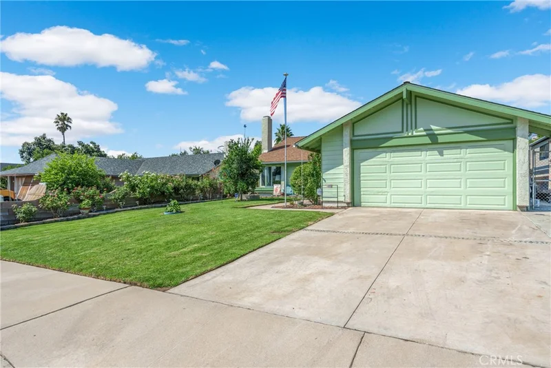 256 N Driftwood Avenue, Rialto, CA 92376