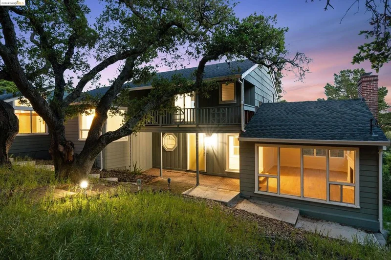 4346 Short Hill Rd, Oakland, CA 94605