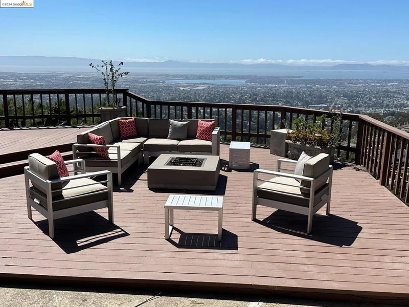 301 Rishell Dr, Oakland, CA 94619
