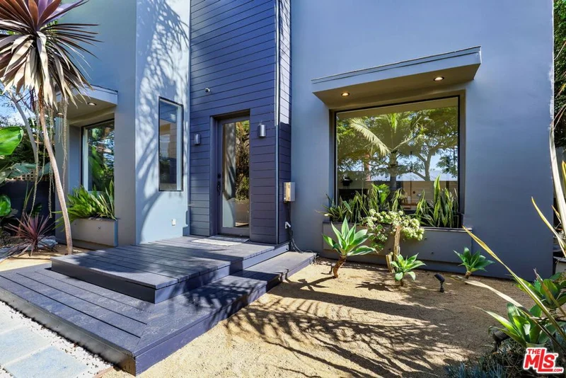776 Sunset Avenue, Venice, CA 90291