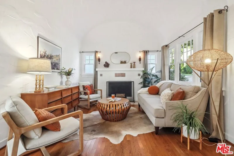 2529 Devonshire Lane, Altadena, CA 91001