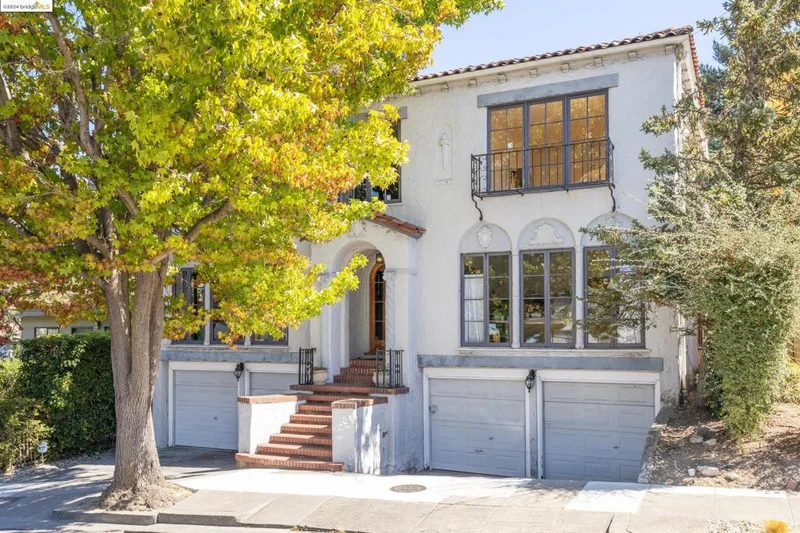 2700 8th Ave 1, Oakland, CA 94606