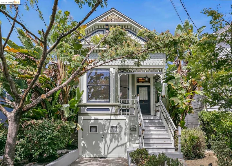 546 45th St, Oakland, CA 94609
