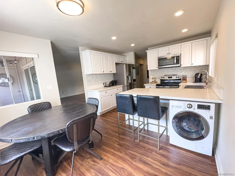 5483 Adobe Falls Rd 7, San Diego, CA 92120