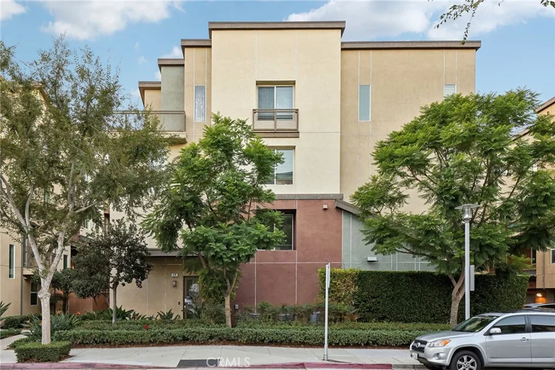 523 Rockefeller, Irvine, CA 92612