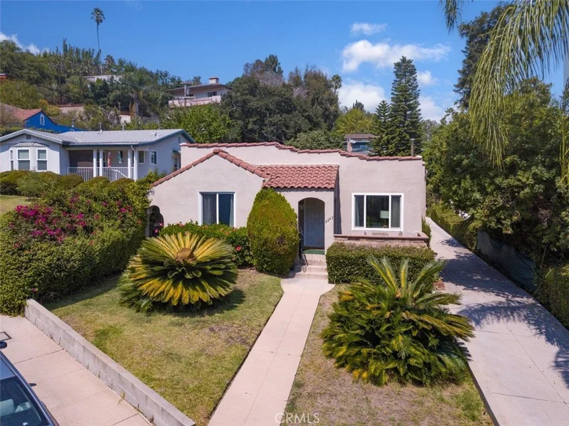 2247 Earl Street, Los Angeles, CA 90039