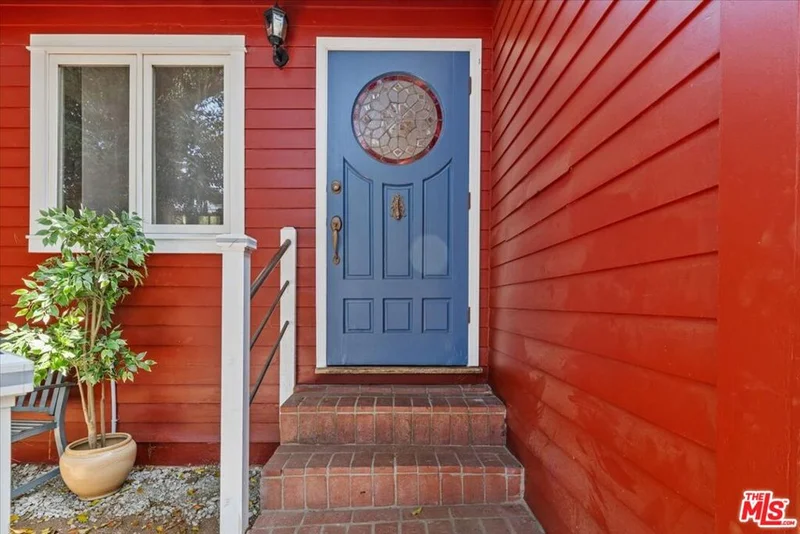 8562 Lookout Mountain Avenue, Los Angeles, CA 90046