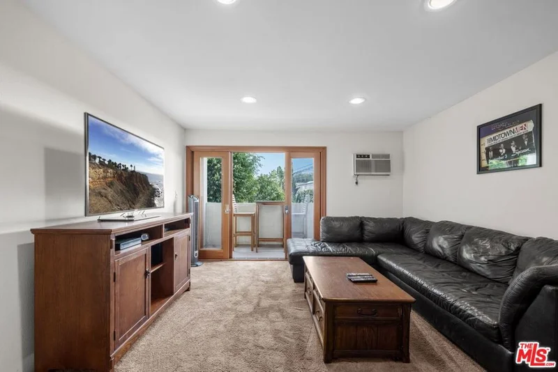 8577 Rugby Drive 203, West Hollywood, CA 90069