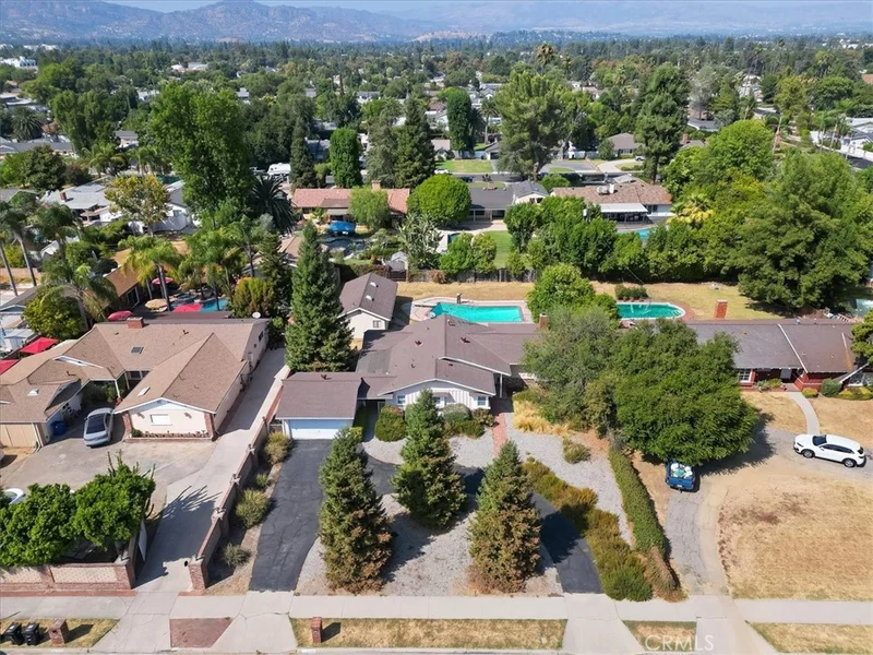 22511 Victory Boulevard, West Hills, CA 91307
