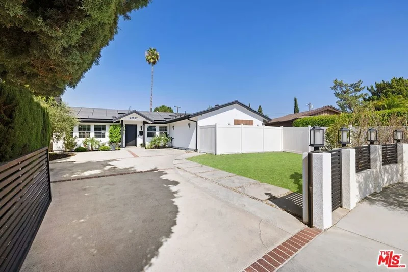 22557 Leadwell Street, West Hills, CA 91307
