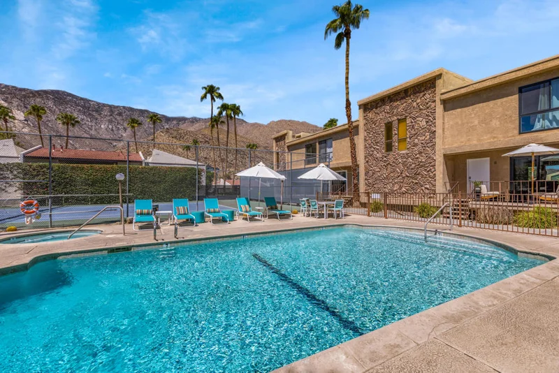 2727 S Sierra Madre 8, Palm Springs, CA 92264