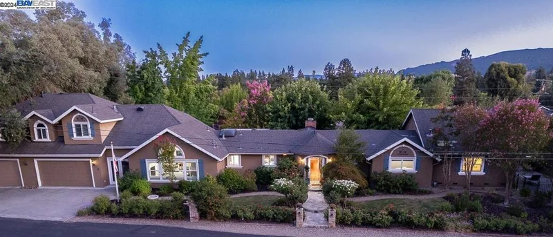 102 Vista Drive, Danville, CA 94526-2808