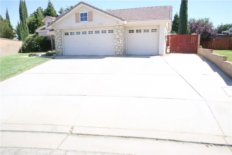 42214 58th Street W, Lancaster, CA 93536