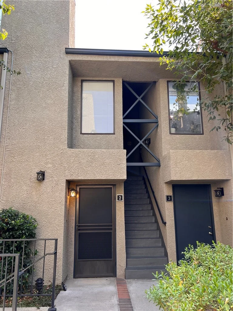 8565 Independence Avenue 2, Canoga Park, CA 91304