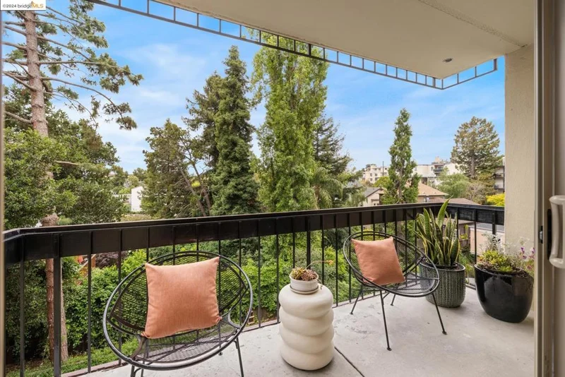 551 Jean Street 206, Oakland, CA 94610