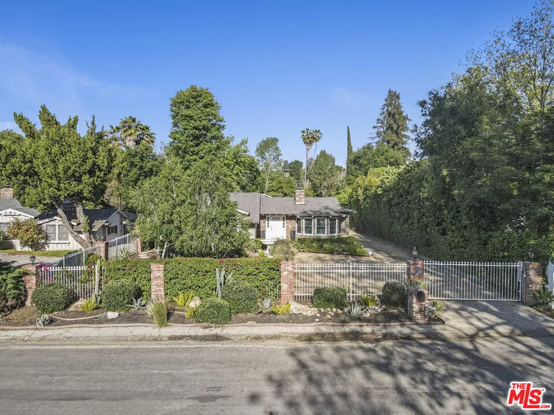 5100 Bascule Avenue, Woodland Hills, CA 91364