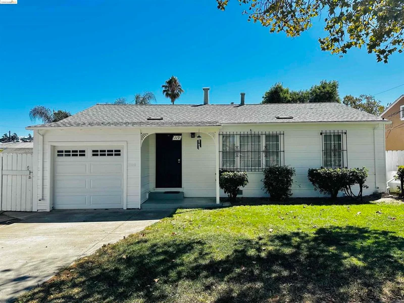 119 Navy St, Pittsburg, CA 94565-4008