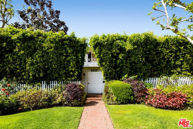 415 N Barrington Avenue, Los Angeles, CA 90049