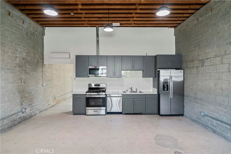 Photo 2 of 1901 S Pacific Avenue 6