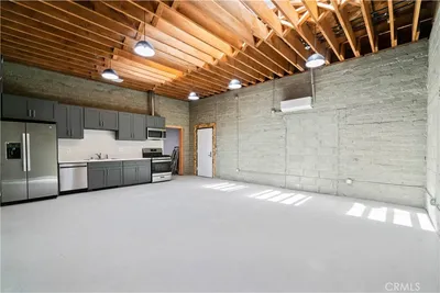 1901 S Pacific Avenue 8 photo 2