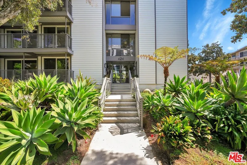 424 N Palm Drive 104, Beverly Hills, CA 90210