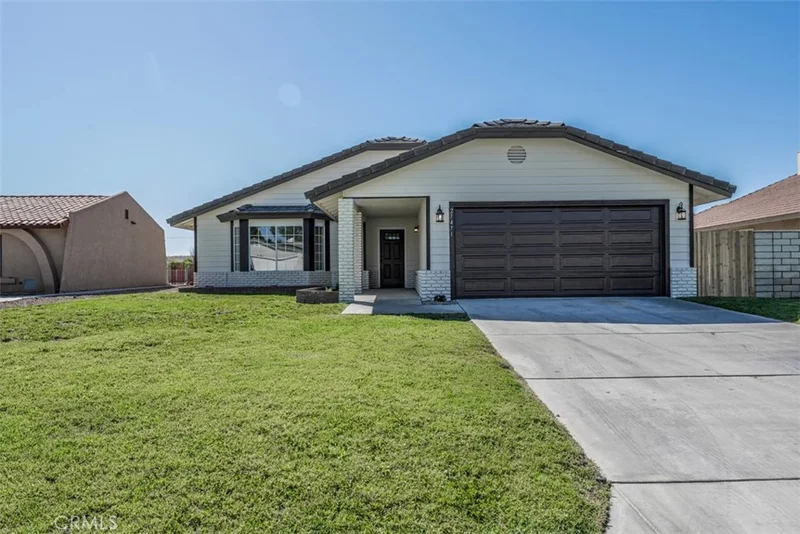 27471 Cloverleaf Drive, Helendale, CA 92342