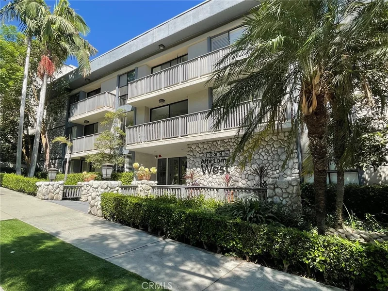 1134 Alta Loma Road 103, West Hollywood, CA 90069