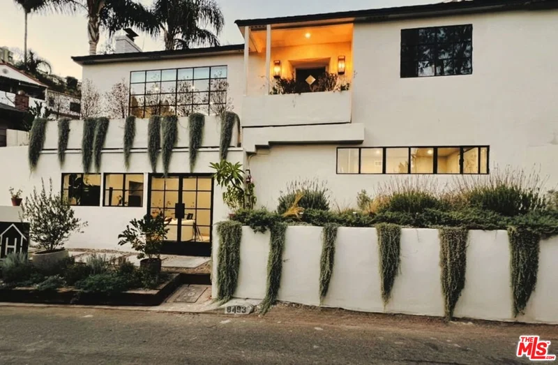 8493 Carlton Way, Los Angeles, CA 90069