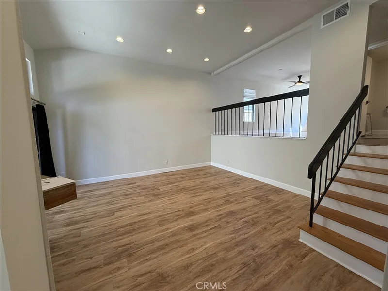 6225 Shoup Avenue 101, Woodland Hills, CA 91367