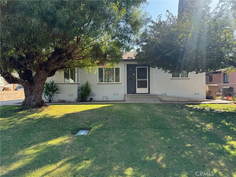 512 Loch Lomond Drive, Bakersfield, CA 93304