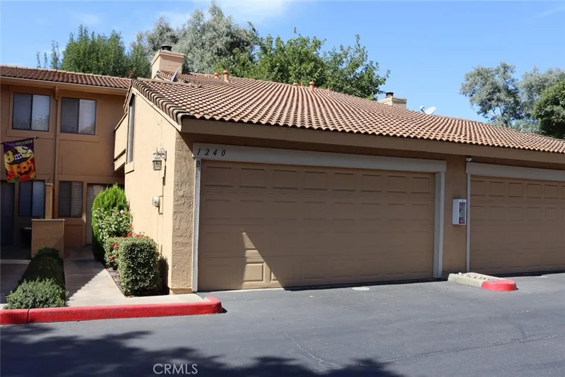 1240 W Roseburg Avenue B, Modesto, CA 95350