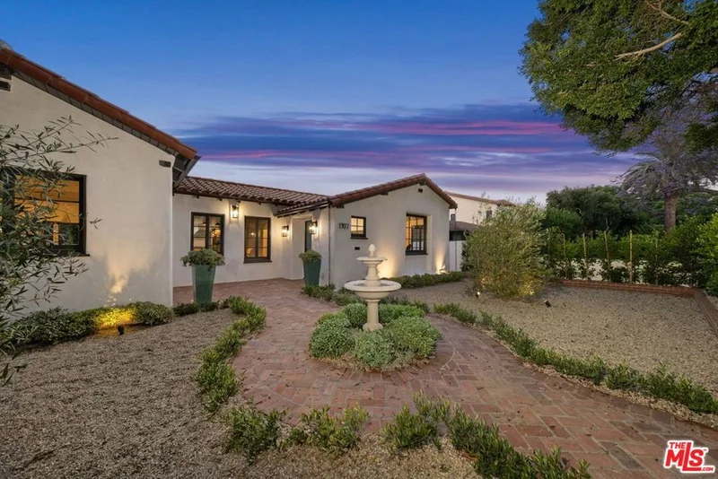 1902 Parnell Avenue, Los Angeles, CA 90025
