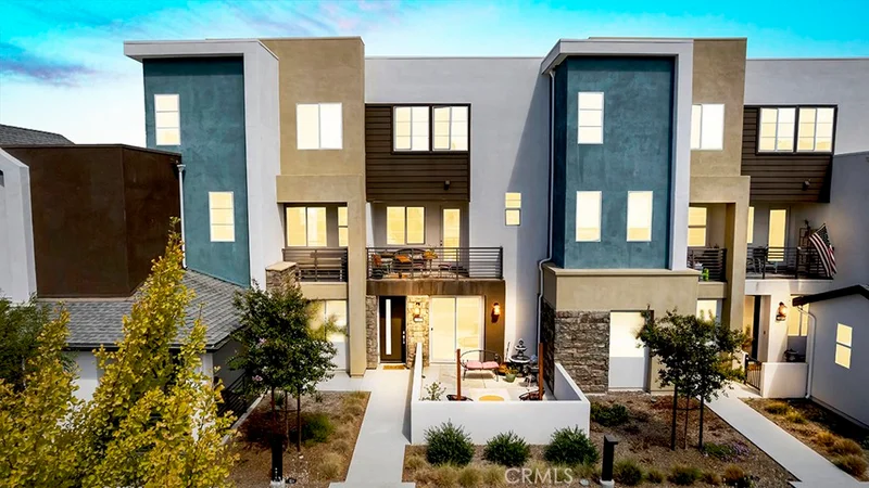 27070 Painted Sky Way, Valencia, CA 91381